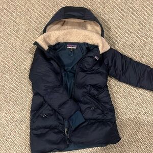Navy Patagonia down jacket! Youth medium.